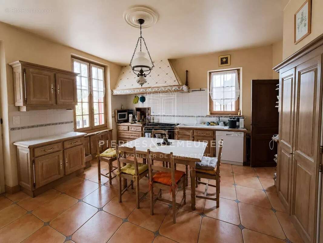 Maison à MEHUN-SUR-YEVRE
