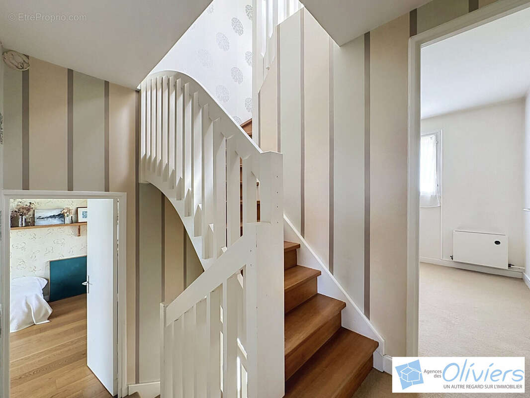 Maison 136 m² à Saint-Remy-Les-Chevreuse  - photo 8