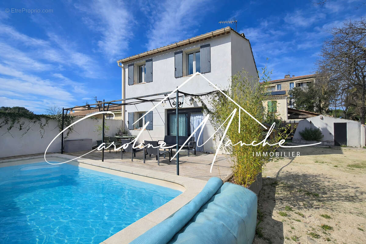 Maison mitoyenne T4/5 de 125m² - terrasse, piscine et jardin - photo 10