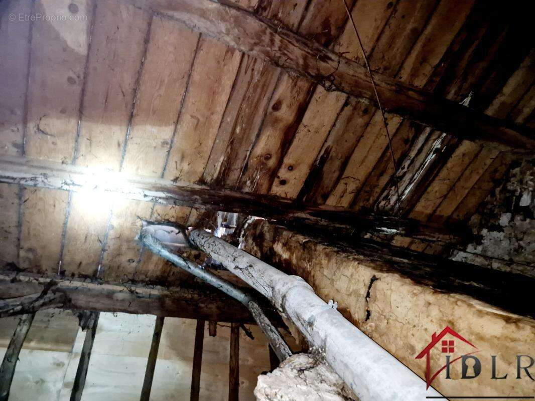 Maison à MONTIGNY-LES-CHERLIEU