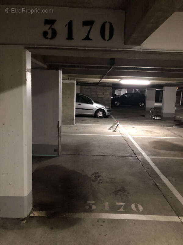 Parking à PARIS-10E