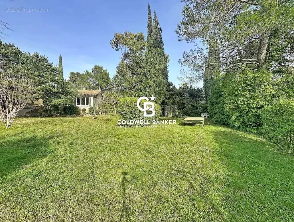 Maison à BAGNOLS-EN-FORET