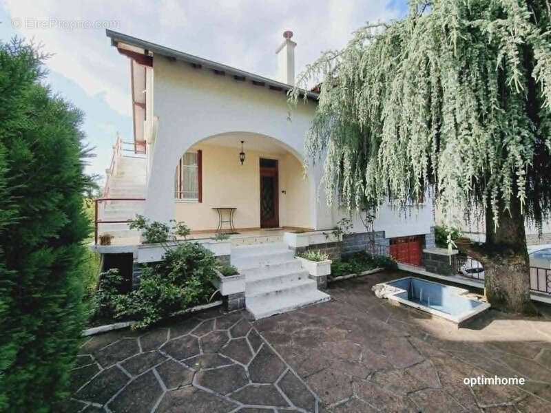Maison à LAGUENNE