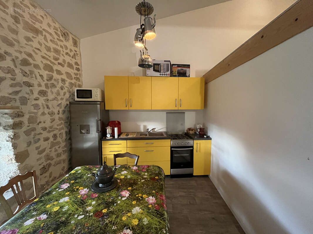 Maison à SAINT-HILAIRE-CUSSON-LA-VALMITTE