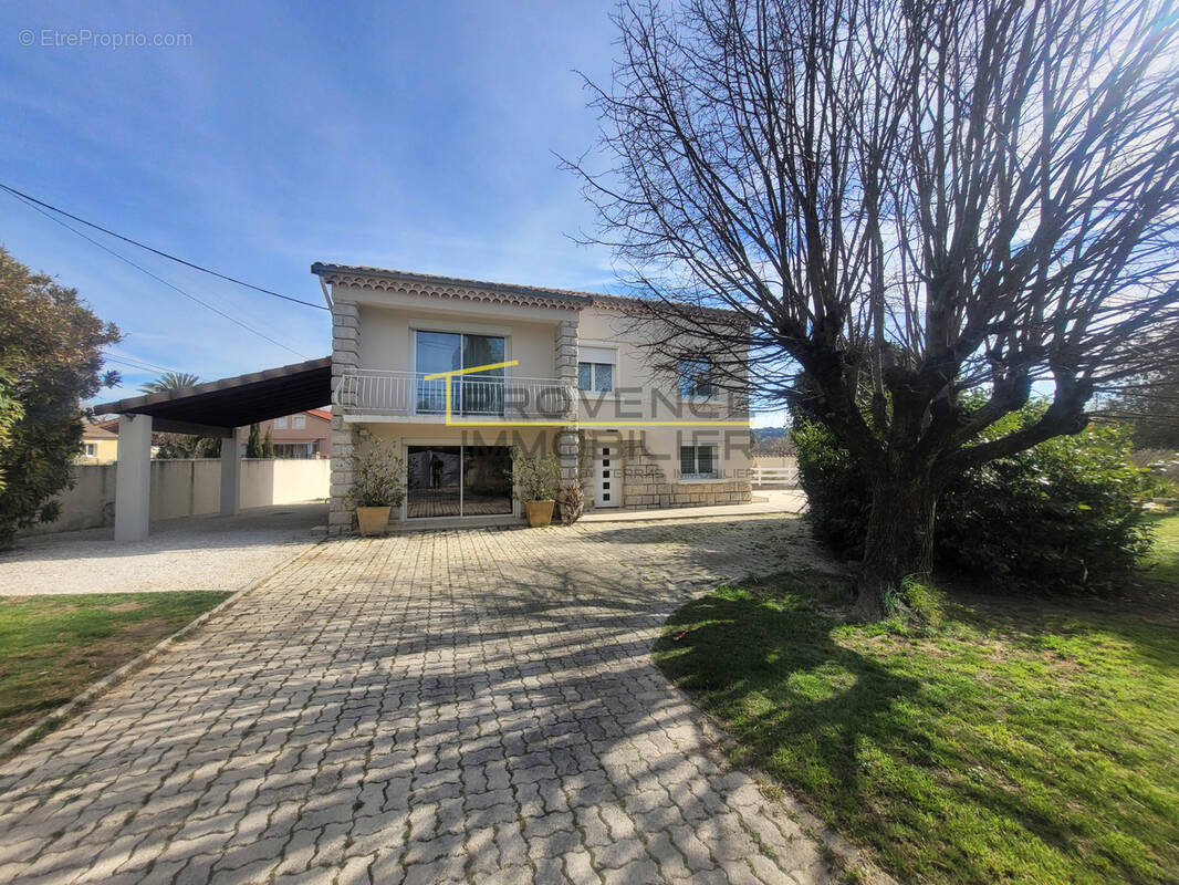 Maison à MONTELIMAR