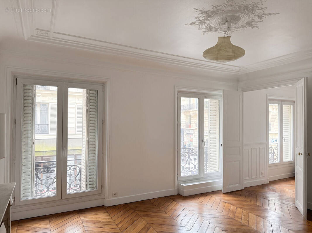 Appartement à PARIS-10E