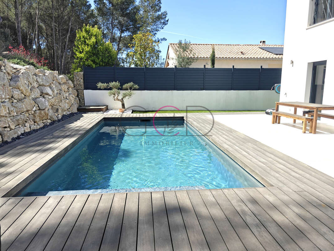 Maison à VENTABREN