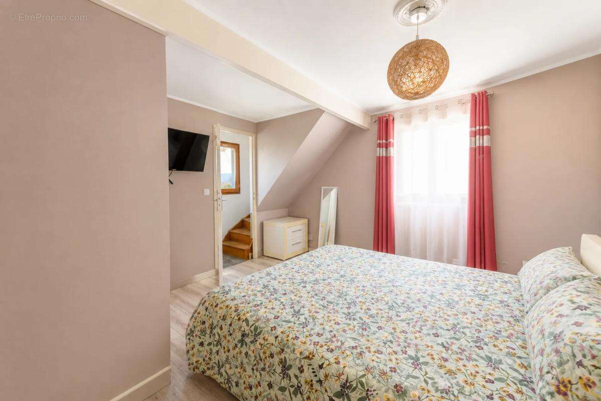 BONDY - Maison familiale 5 pièces avec jardin avec dépendance - photo 8