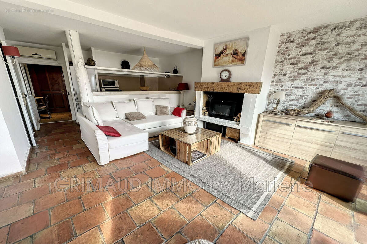 Appartement à GRIMAUD