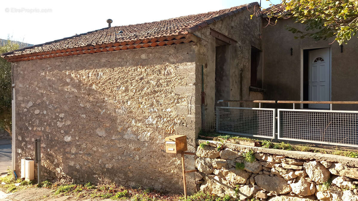 Maison à COLOMBIERES-SUR-ORB