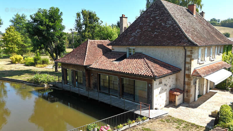 Maison à LA CLAYETTE
