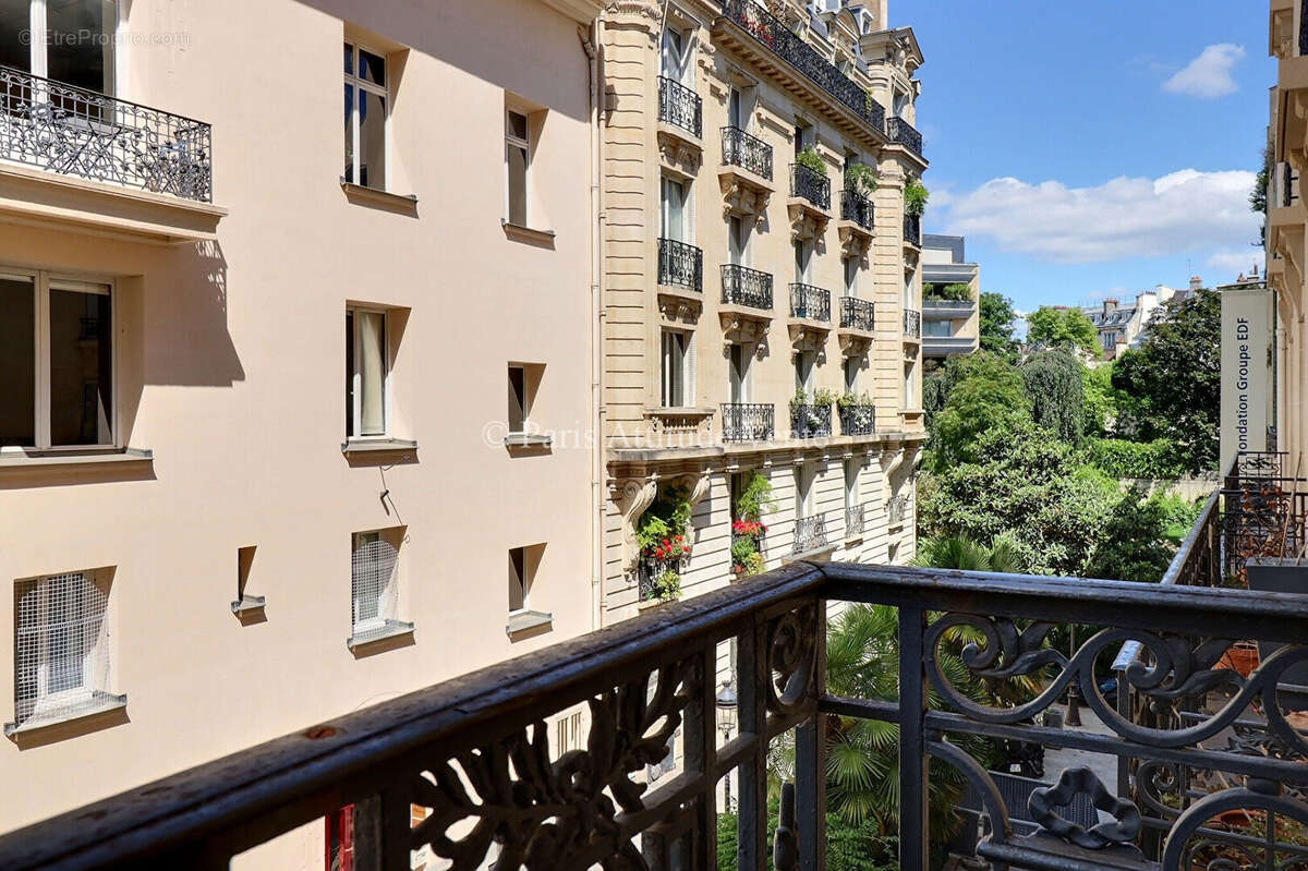 Appartement à PARIS-7E