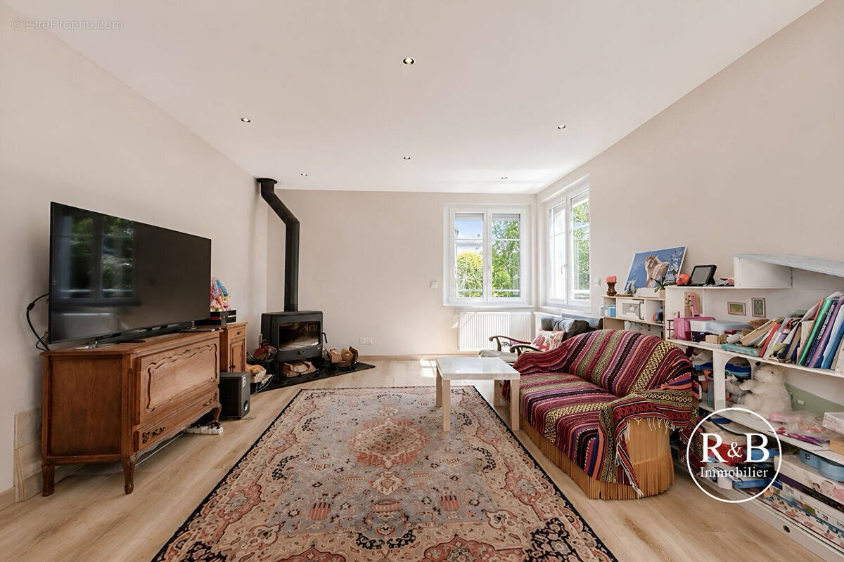 Appartement à LES CLAYES-SOUS-BOIS