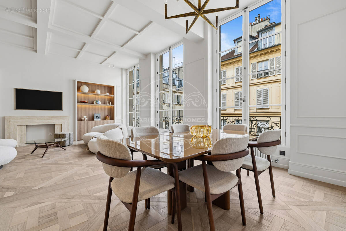 Appartement à PARIS-1E