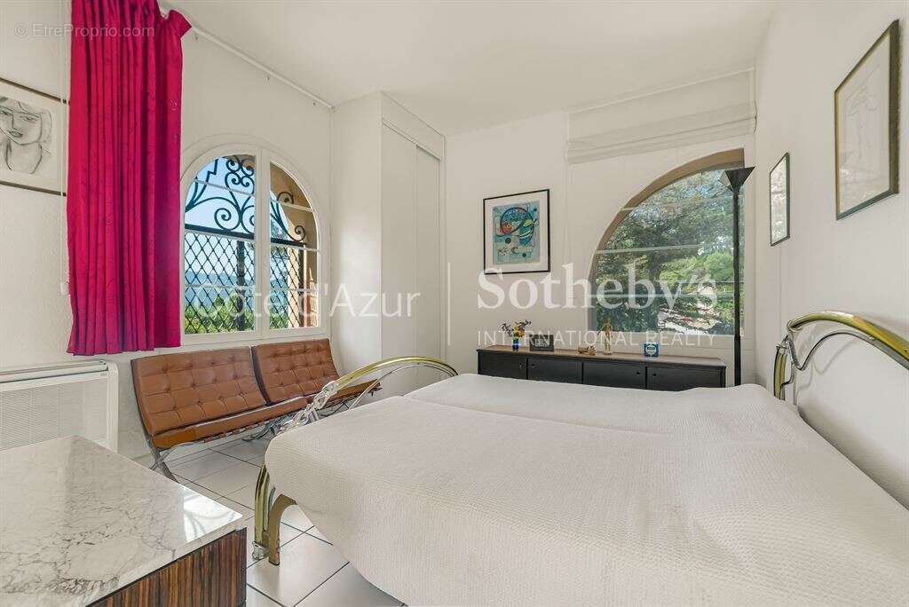 Théoule-sur-Mer, villa de quatre chambres avec piscine et terrain plat de 1 465 m² - photo 13