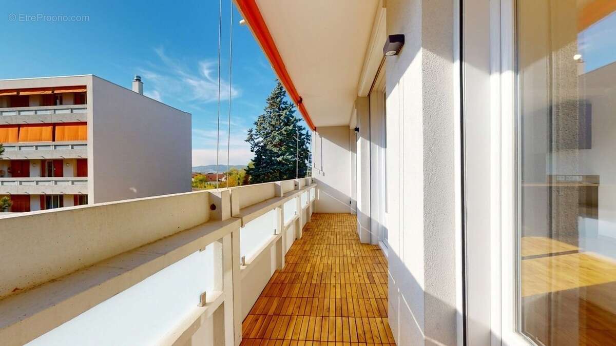 Appartement T4 rénové avec balcon – Résidence calme et sécurisée - photo 3
