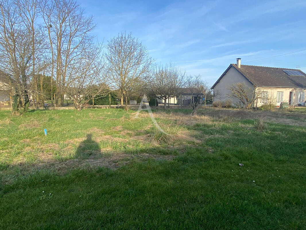 Terrain à MONT-PRES-CHAMBORD