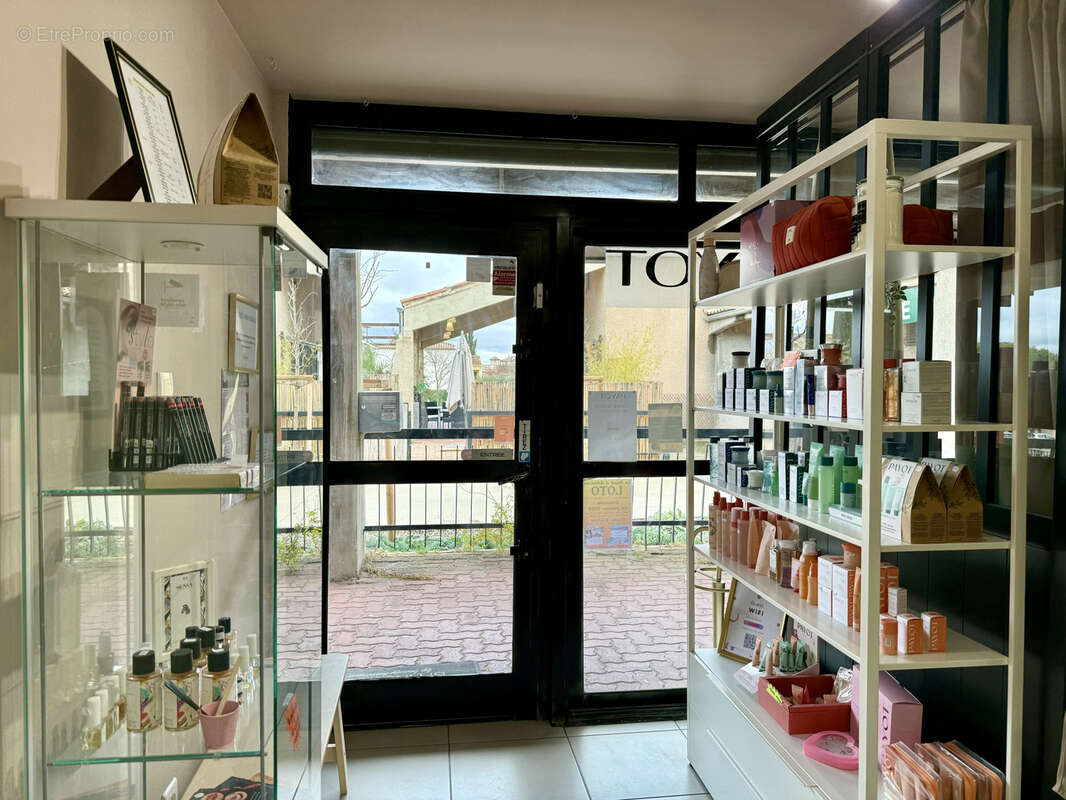 Commerce à LA ROQUE-D'ANTHERON