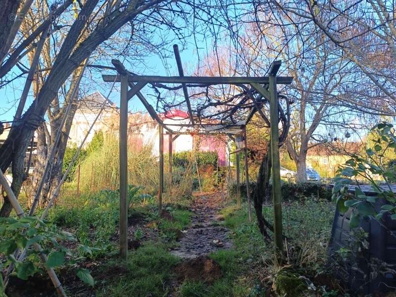 Maison à LES BORDES