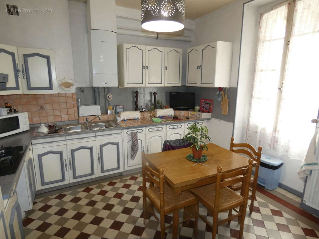 Charmoy : maison de 150 m2 avec terrasse et 4 chambres - photo 4
