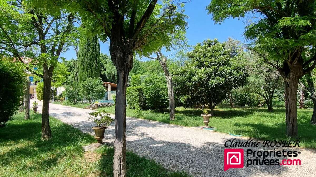 Maison à BESSE-SUR-ISSOLE