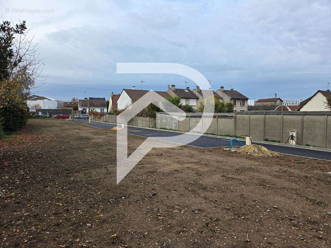 Terrain à MANTES-LA-VILLE