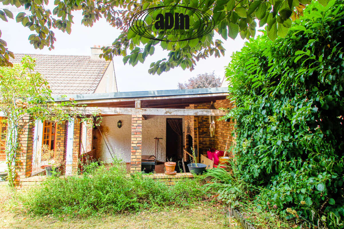 Maison familiale avec terrasse couverte et cheminée - photo 15