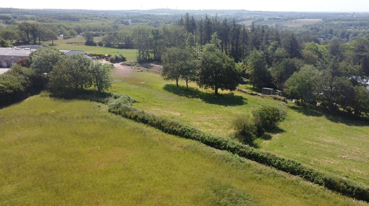 Terrain à LANDUDEC