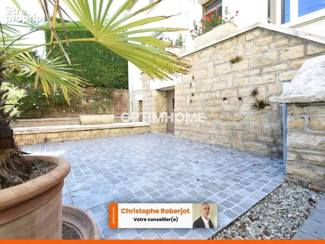 La campagne à la ville ! Jolie maison de 118m2 habitables avec garage et cour dans le quartier prisé de Chalon sur Saône et à 35 - photo 5