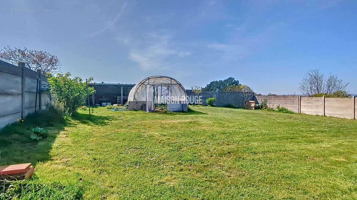 Maison à LA ROCHE-DERRIEN