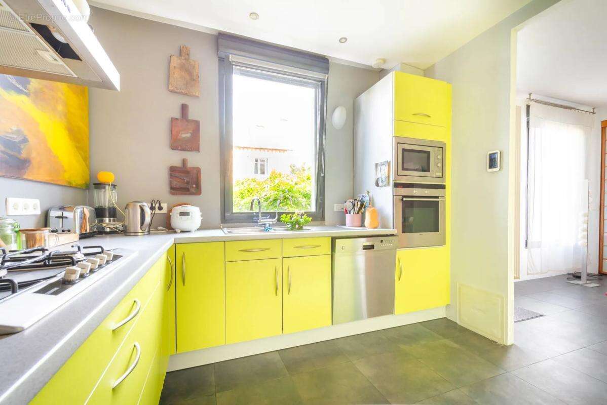 Maison de 234m² au sol à Nanterre Ville - photo 8