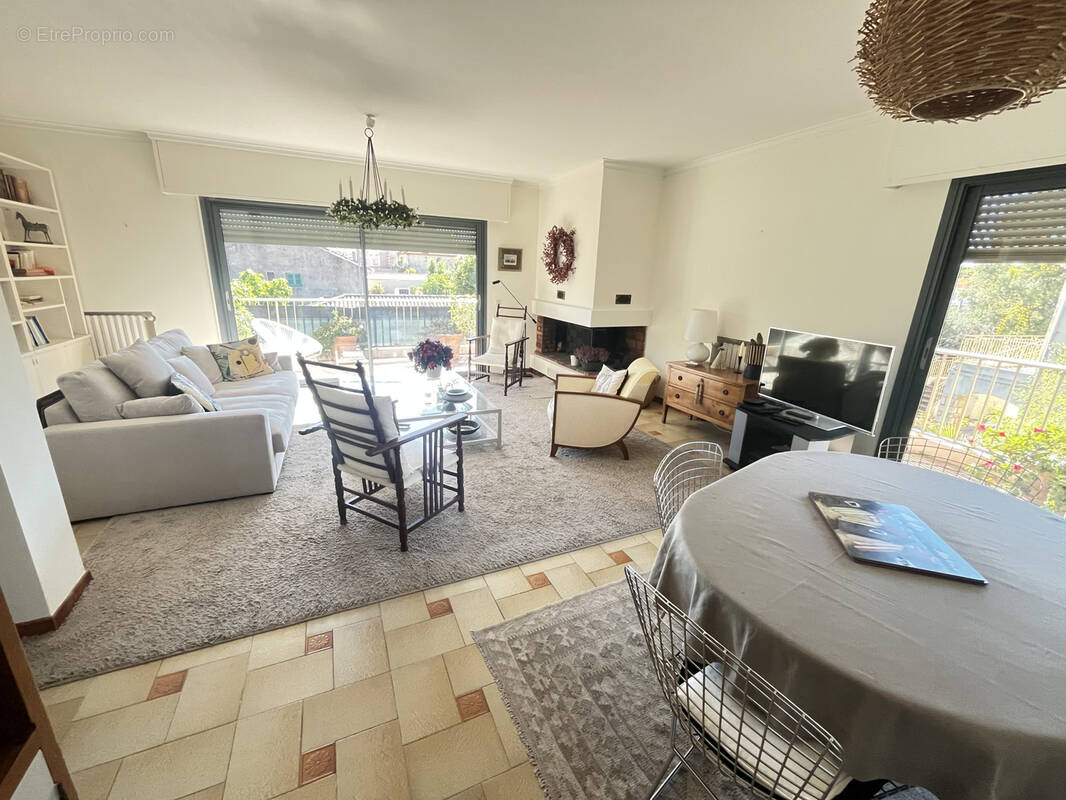 Appartement à VALLAURIS