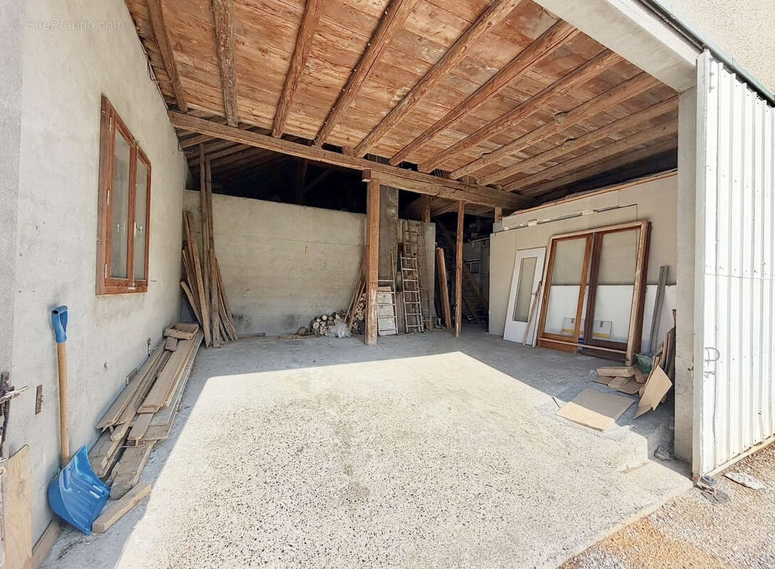 Plateau a renover dans une ferme secteur viuz-en-sallaz avec garage de 262 m2 - photo 6
