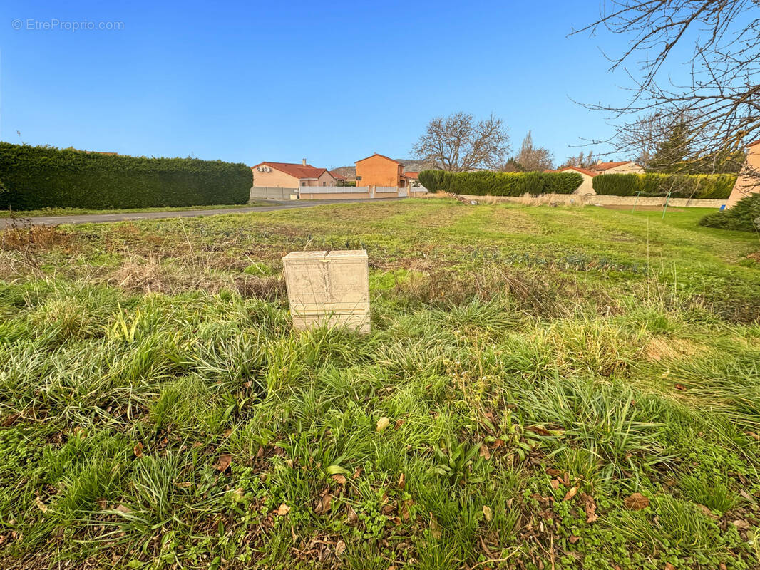 Terrain à SAINT-GEORGES-SUR-ALLIER