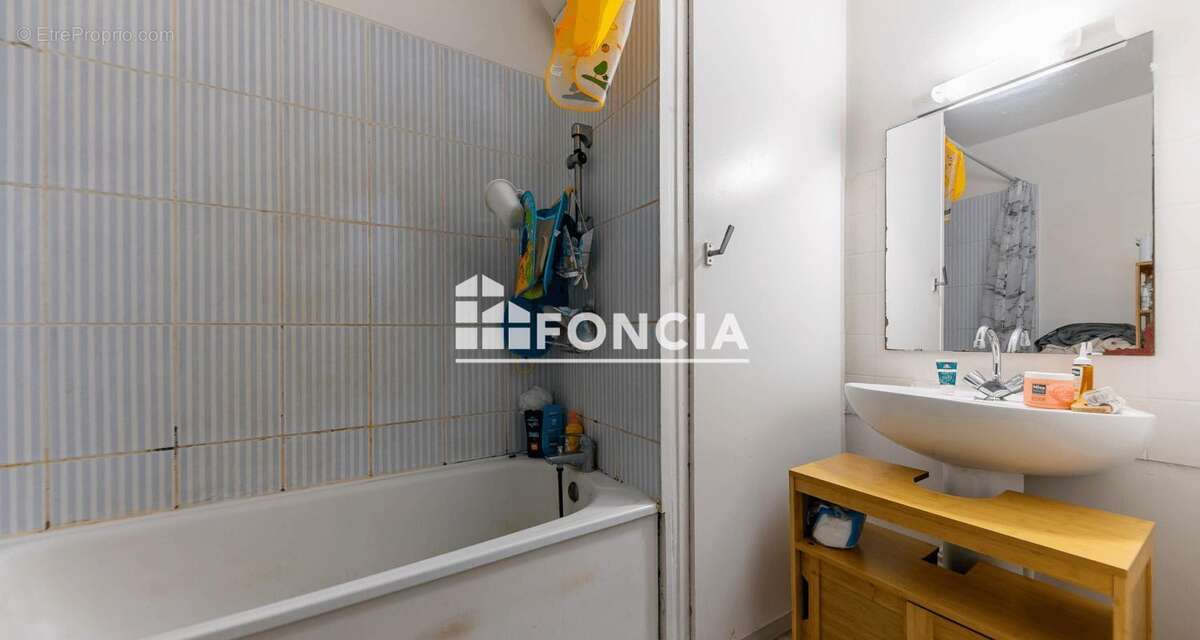 EXCLUSIVITE FONCIA -  Spacieux trois pièces avec balcon et parking intérieur - photo 8