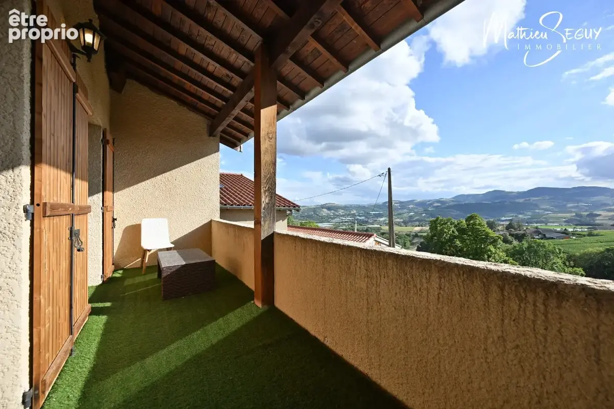 THURINS - Grande maison de hameau avec vue - photo 17