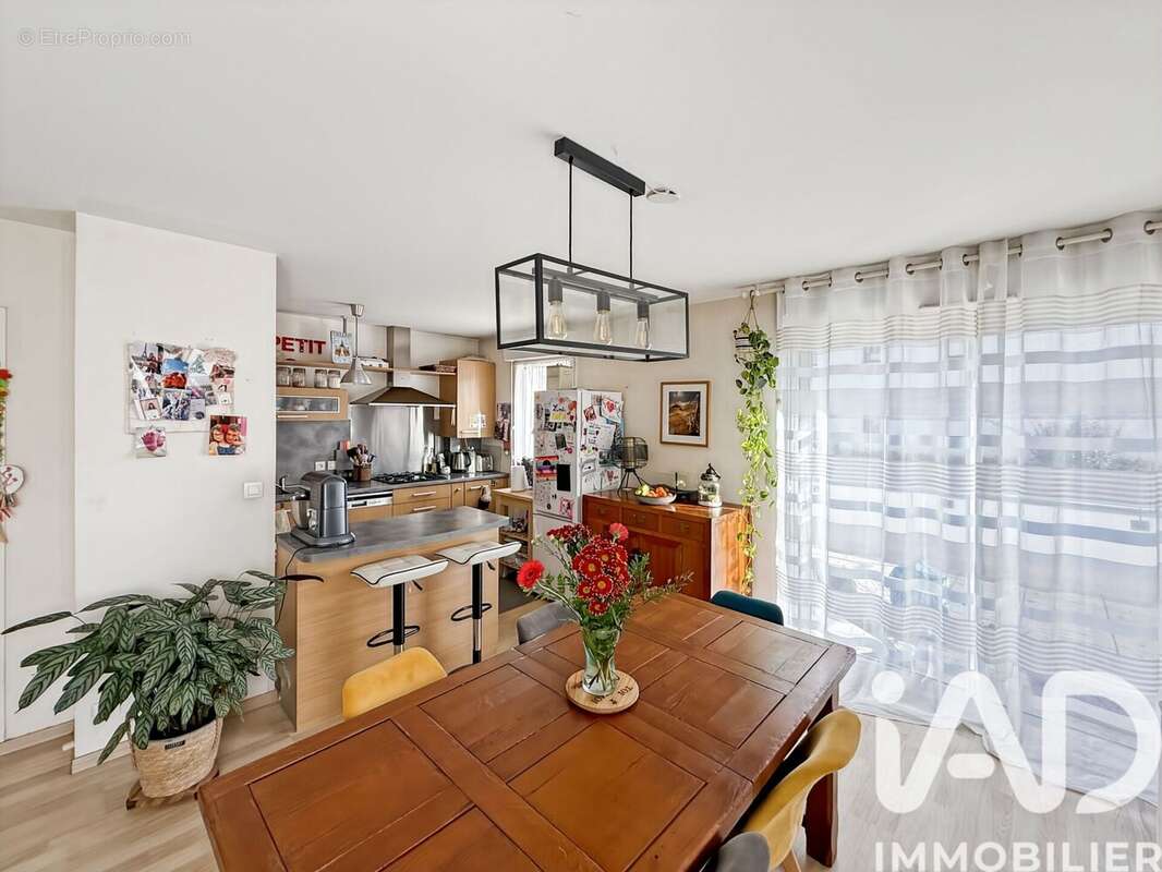 Photo 3 - Appartement à CHARTRES-DE-BRETAGNE