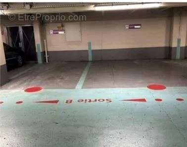 Parking à PARIS-9E