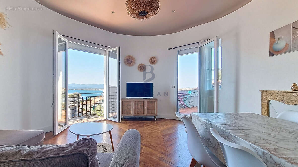 Appartement t2 centre ville st raphael calme vue mer imprenable - photo 3