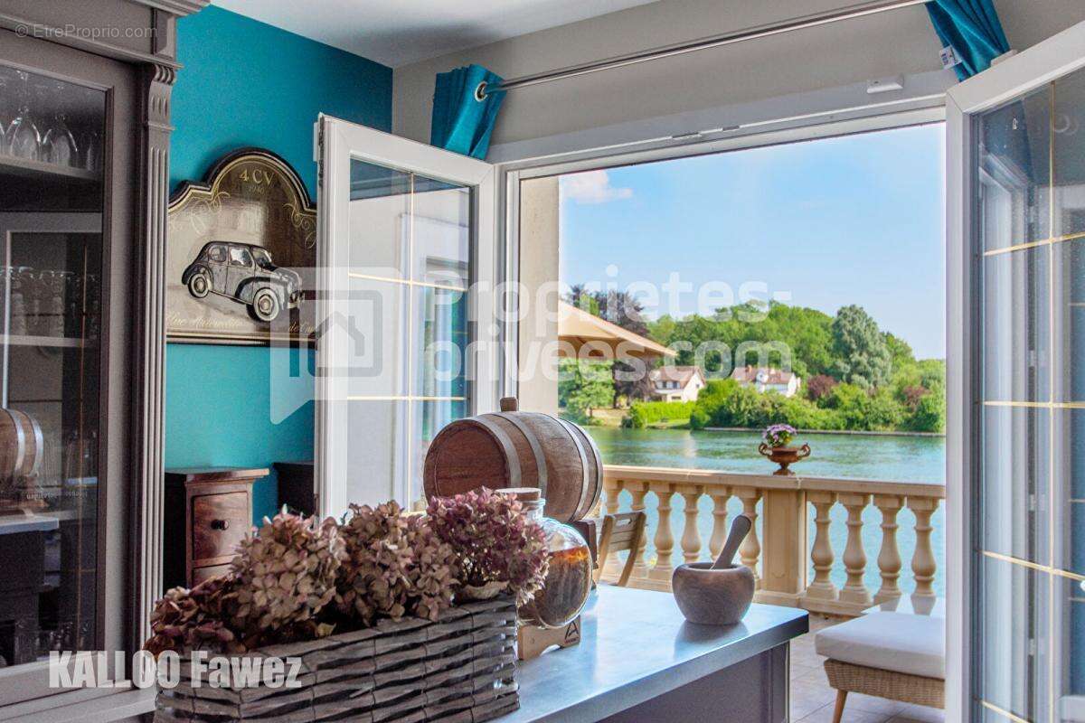 Maison à LE COUDRAY-MONTCEAUX