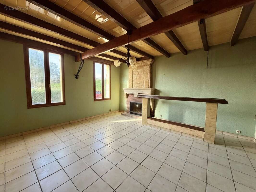 Maison à SAINT-CHRISTOLY-DE-BLAYE