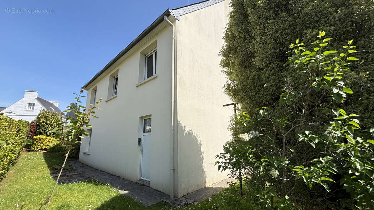 Maison à LE RELECQ-KERHUON