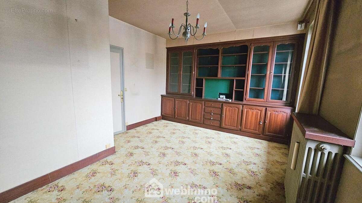 Une autre vue de la troisième chambre avec sa bibliothèque. - Maison à MILLY-LA-FORET