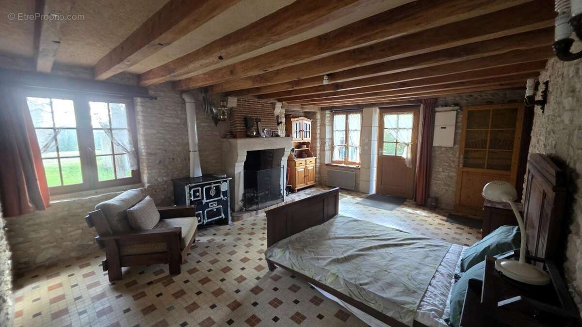 Maison à MEZIERES-EN-BRENNE