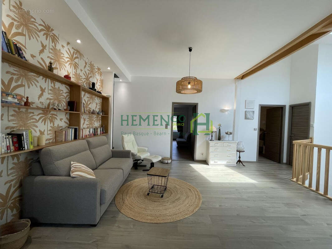 Authenticité et modernité : magnifique ferme rénovée avec gîte et dépendances proche de Saint-Palais - photo 9