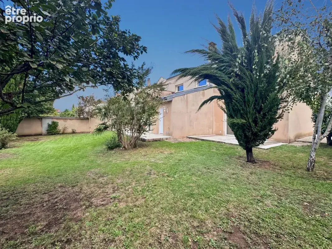 Clos chassaing /magnifique maison de ville / 5 chambres/ 3 sdb / jardin plat + terrasses/ garage et grand stationnement - photo 30