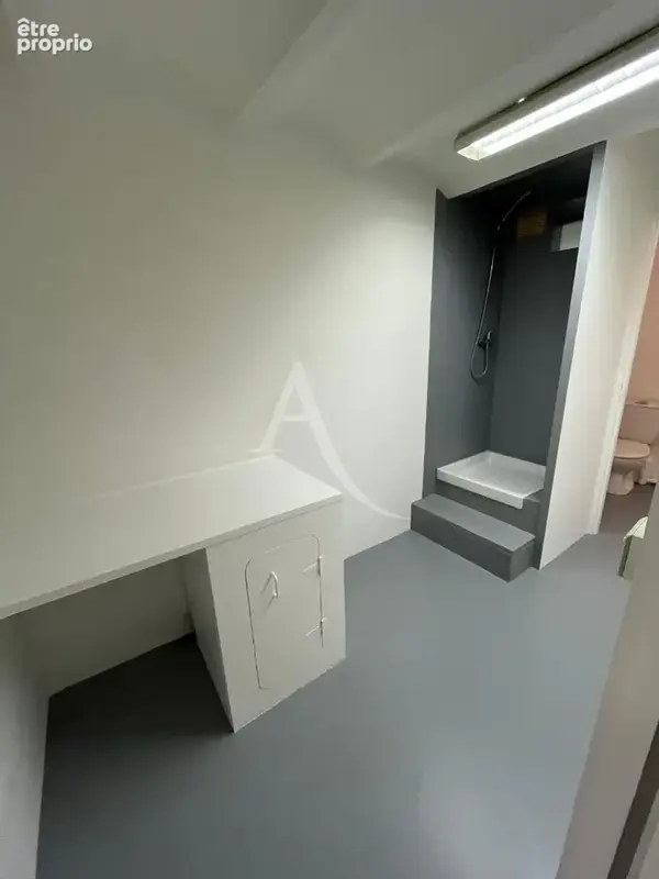 Entrepôt / local Stockage / atelier /MURS - Cannes 99 m² proche banane - photo 6