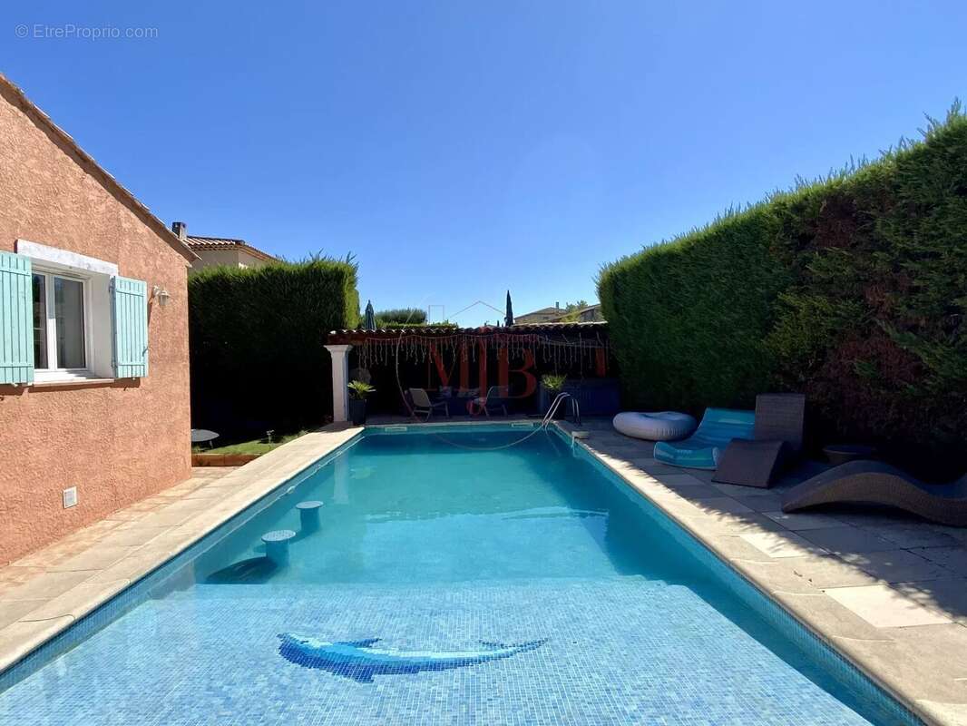 Chateauneuf le rouge chaleureuse maison familiale  commodites a pied - photo 2