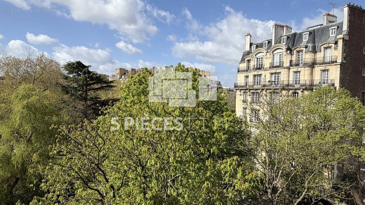 Appartement à NEUILLY-SUR-SEINE