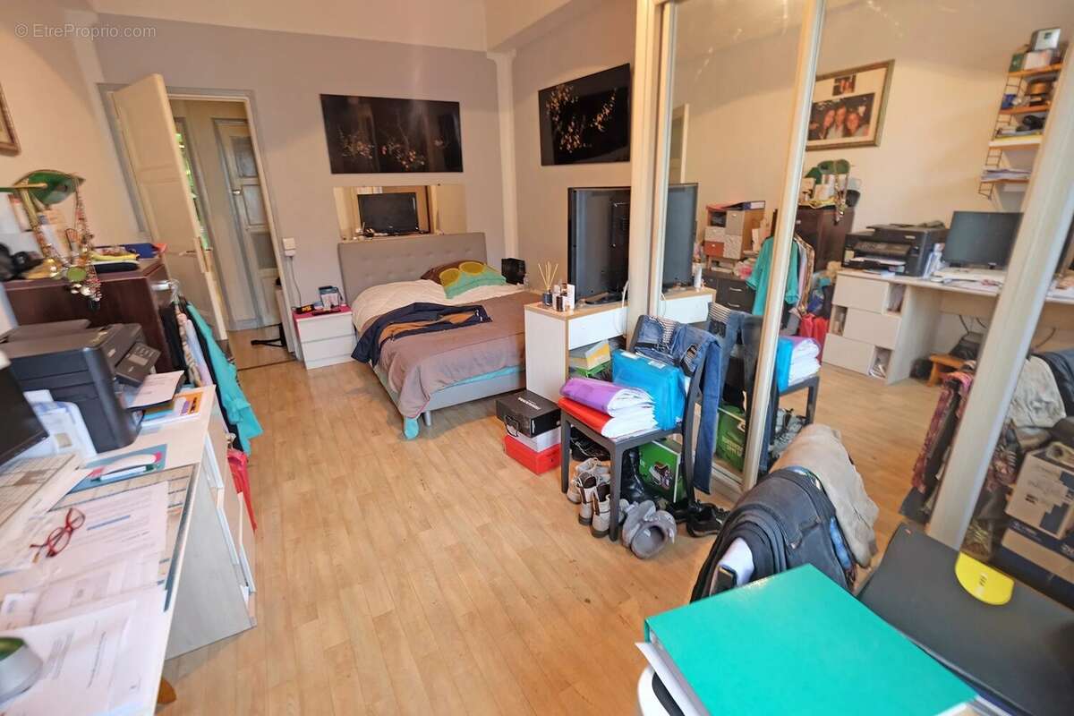 Appartement à SAINT-LAURENT-DU-VAR